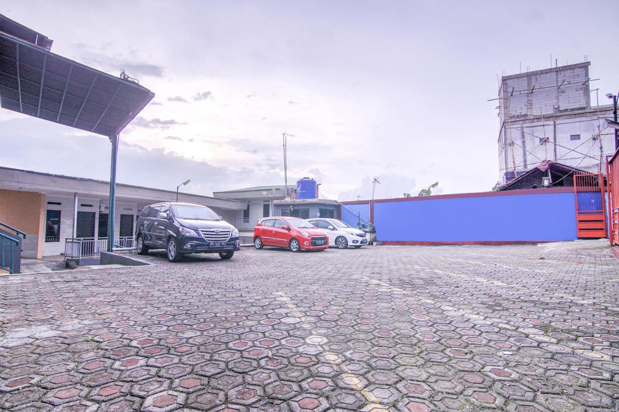 Oyo 3317 Maju Jaya Homestay Syariah Bogor Exterior foto