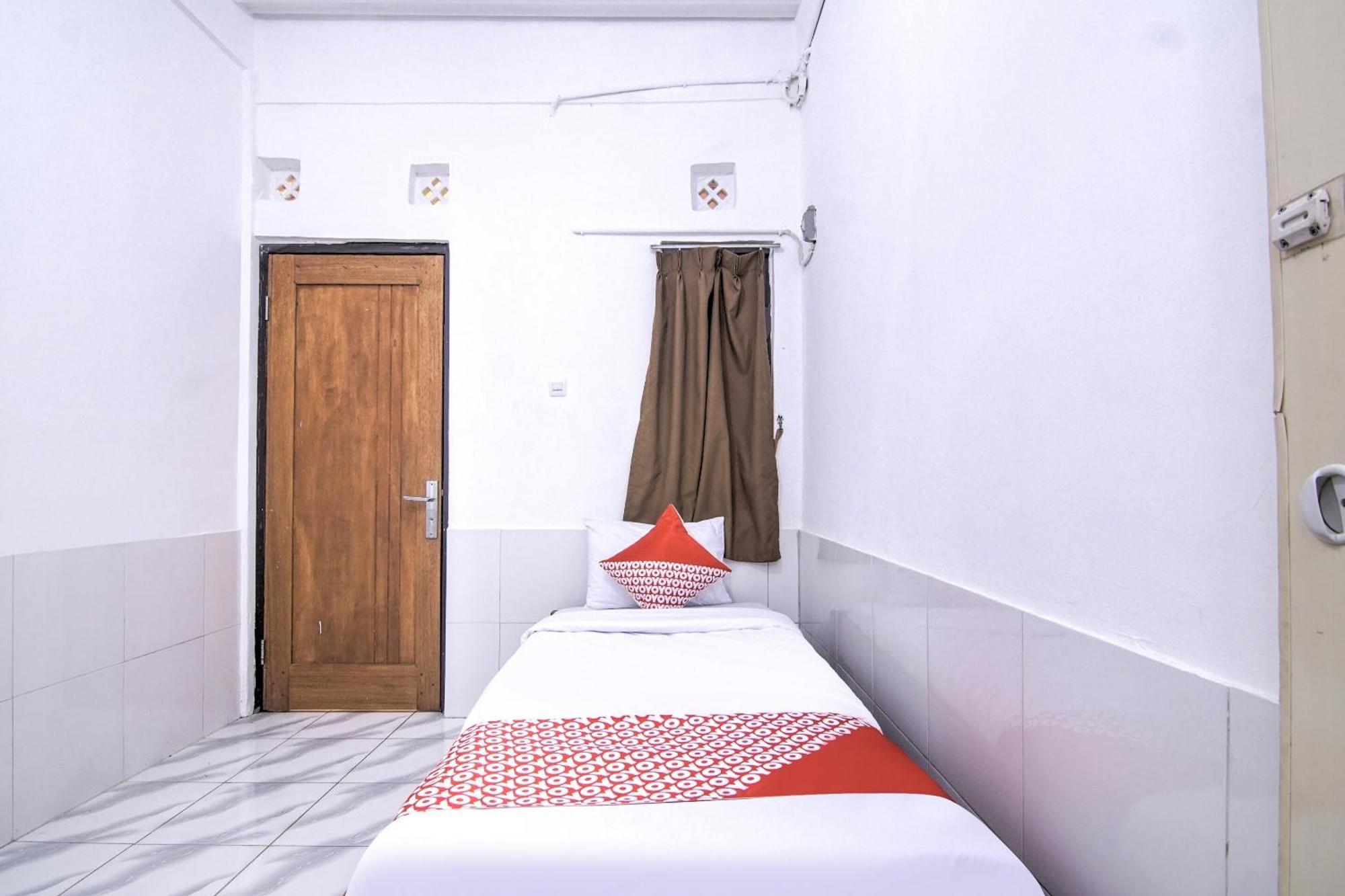 Oyo 3317 Maju Jaya Homestay Syariah Bogor Exterior foto